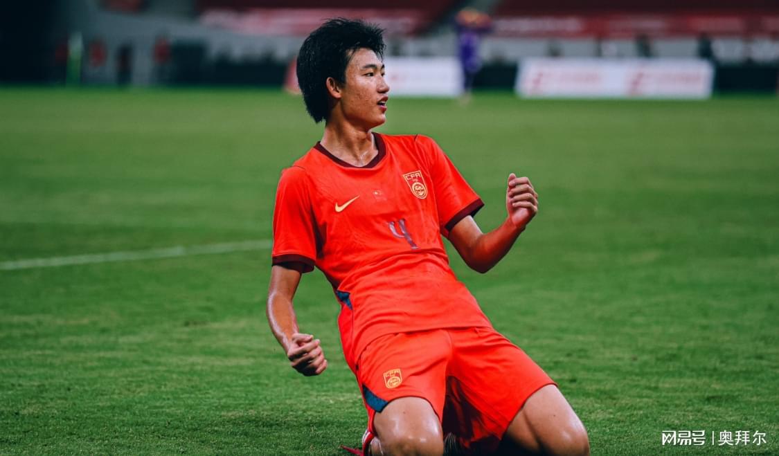U17国足开门红!压哨绝杀阿森纳,赵松源独造两球,周二将战毕巴